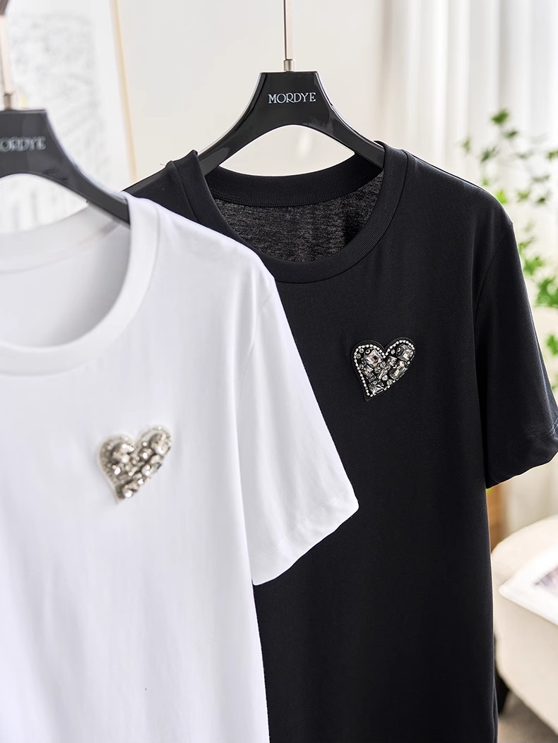 Embroidery Moisturizer - Camiseta Feminina de Manga Curta com
