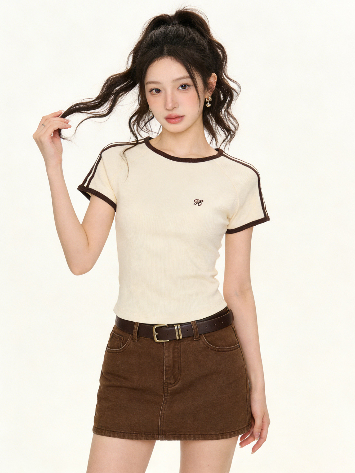 Camiseta Feminina Slim Fit de  - Embroidery Moisturizer avaliação e preço