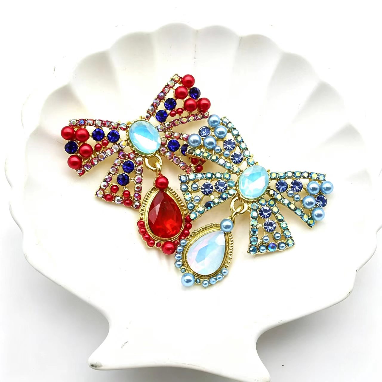 Broche de Laço em Liga Dourada - Embroidery Simple avaliação e preço